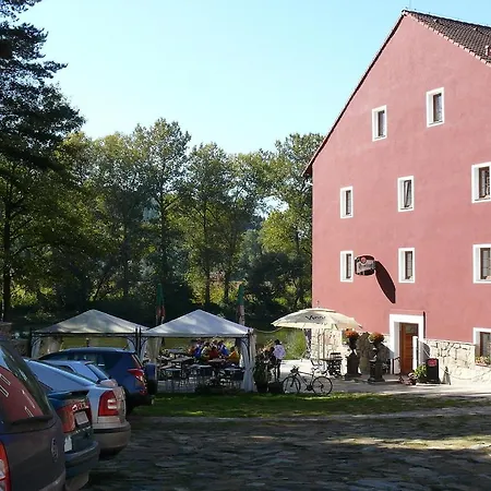 Hotel Ve Mlejne Mestecko